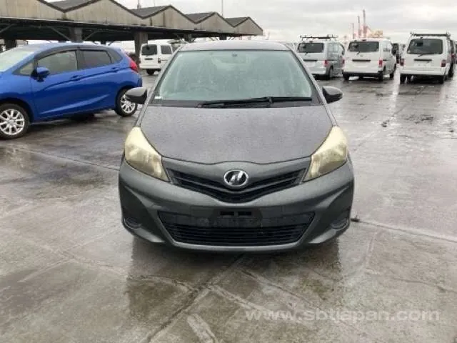 Toyota Vitz 2011 photo 5