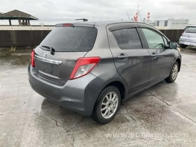 Toyota Vitz 2011 photo 4