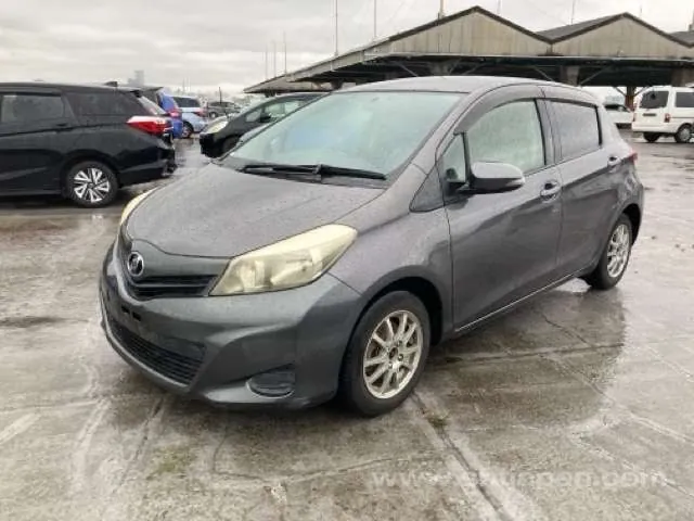 Toyota Vitz 2011 photo 2