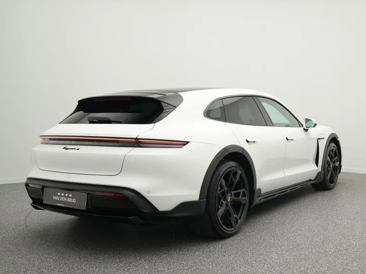 Porsche Taycan Cross Turismo 2023 photo 2