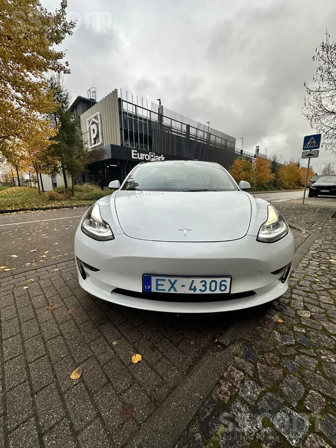 Tesla Model 3 2021 photo 2