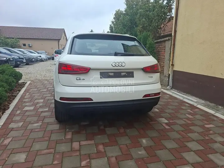 Audi Q3 2012 photo 2