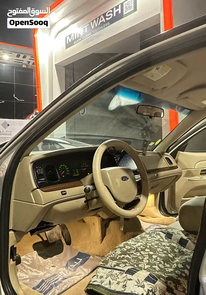 Ford Crown Victoria 2009 photo 2