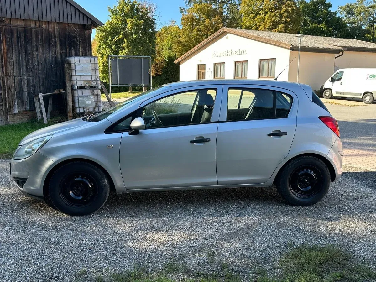 Opel Corsa 2010 photo 2