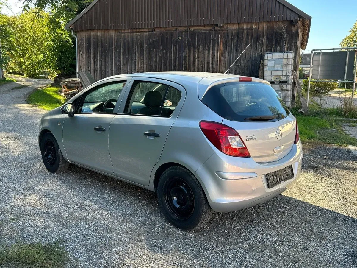 Opel Corsa 2010 photo 3