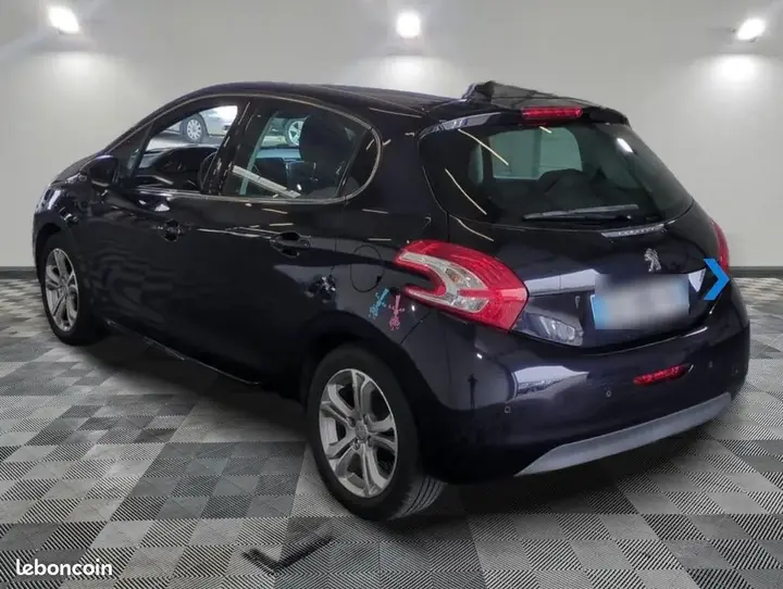 Peugeot 208 2013 photo 2