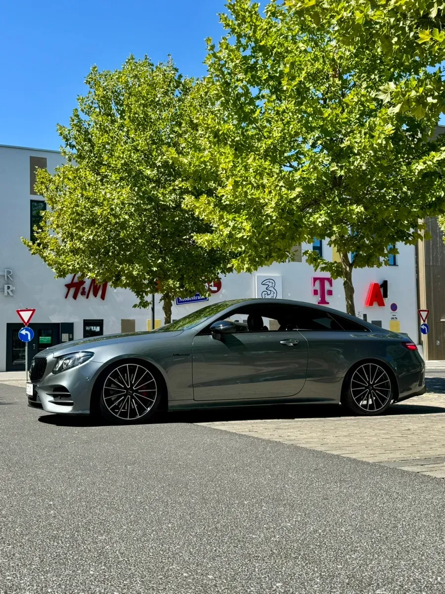Mercedes-Benz E-Class 2017 photo 2