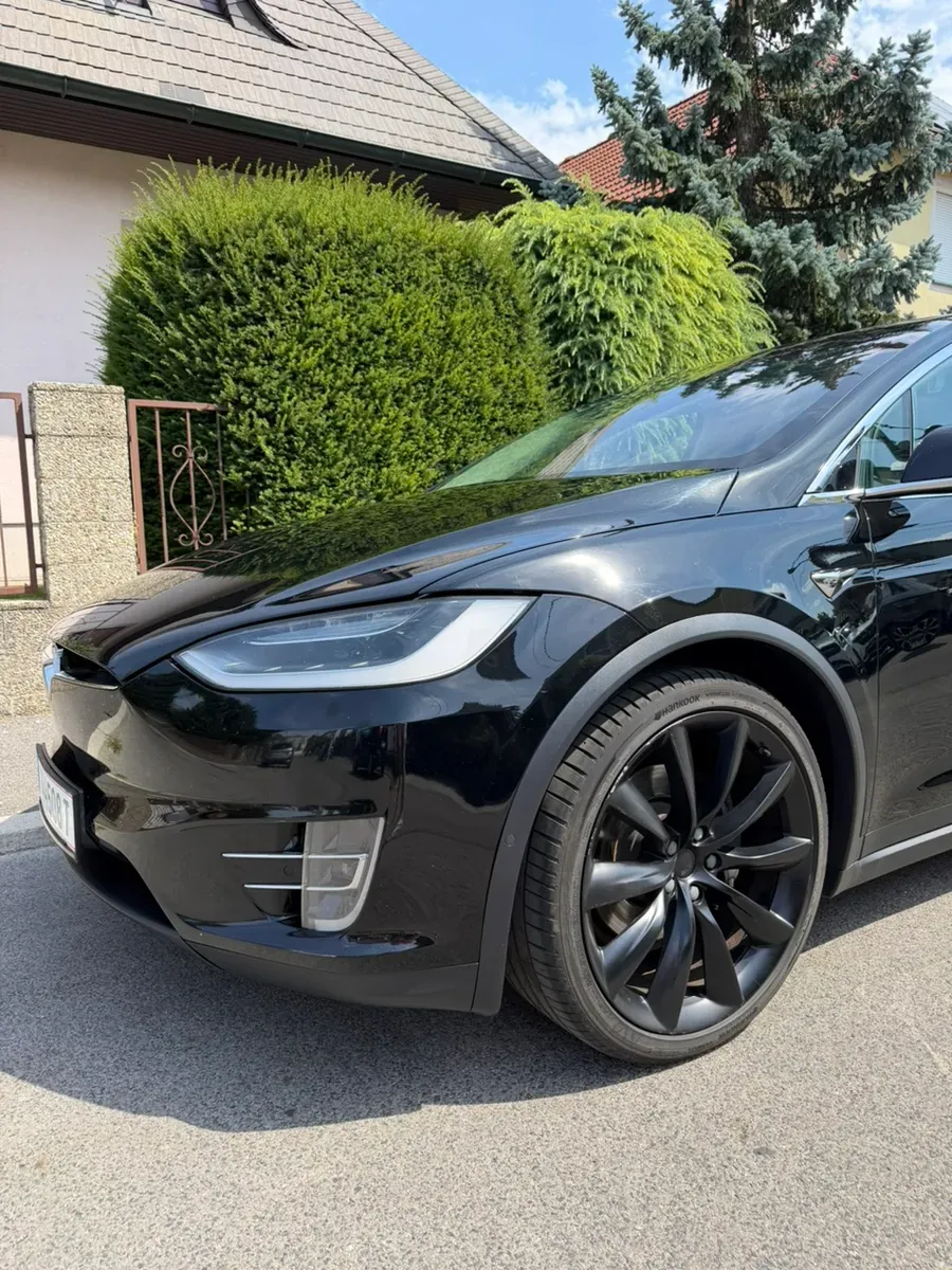 Tesla Model X 2019 photo 2