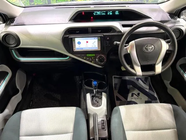 Toyota Aqua 2012 photo 2
