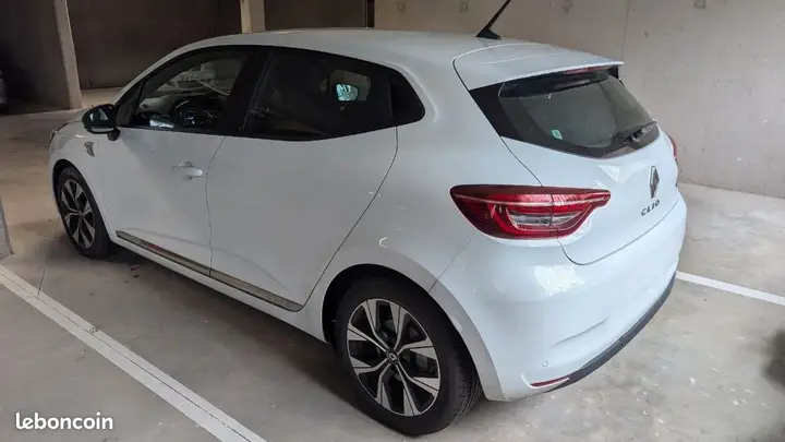 Renault Clio 2021 photo 2