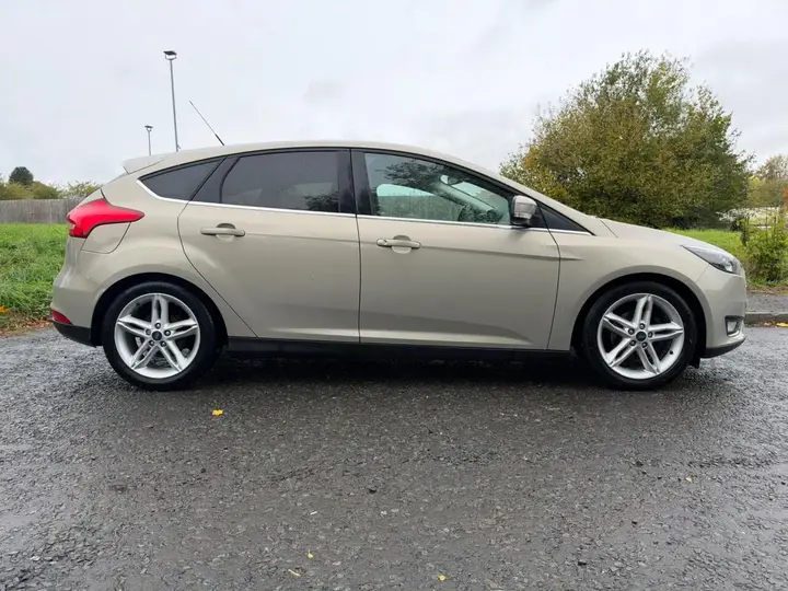 Ford Focus 2015 photo 2