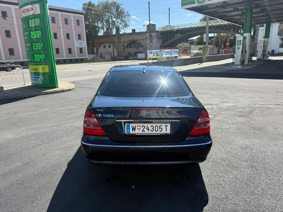 Mercedes-Benz E-Class 2004 photo 3