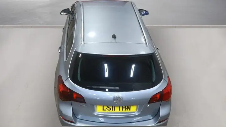 Vauxhall Astra 2011 photo 5