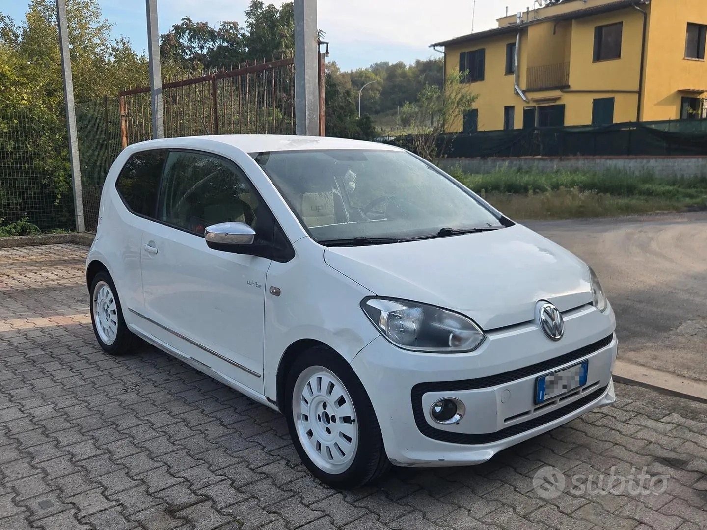 Volkswagen Up 2012 photo 2