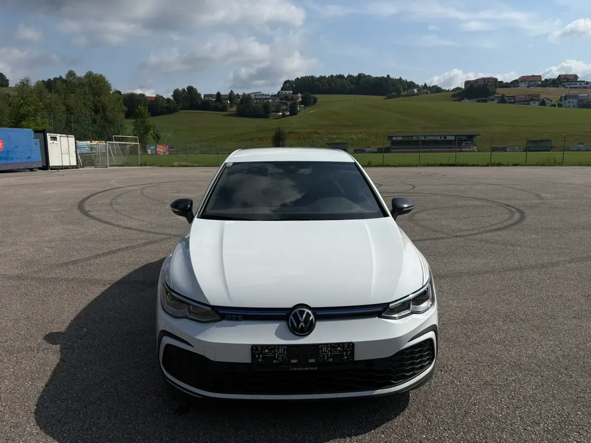 Volkswagen Golf 2022 photo 2