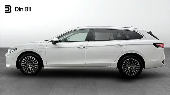 Volkswagen Passat 2025 photo 2