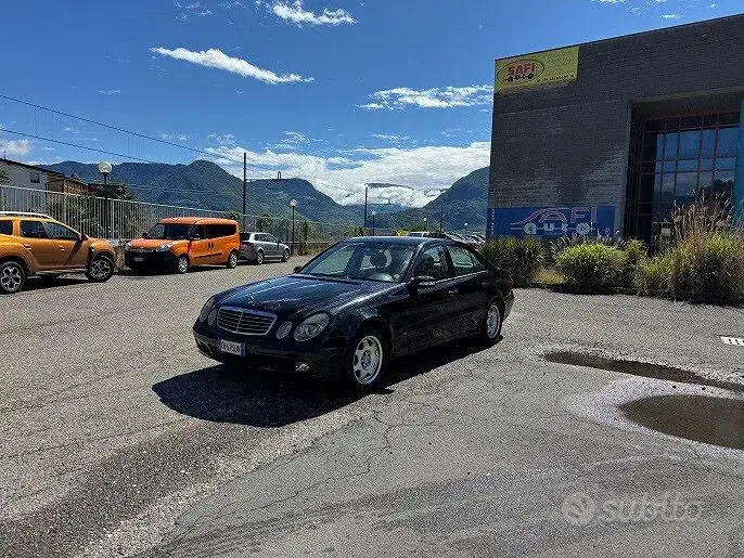 Mercedes-Benz E 270 2002 photo 2