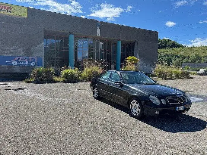 Mercedes-Benz E 270 2002 photo 3