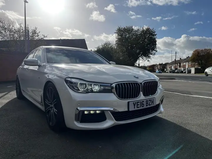 BMW 7 Series 2016 photo 2