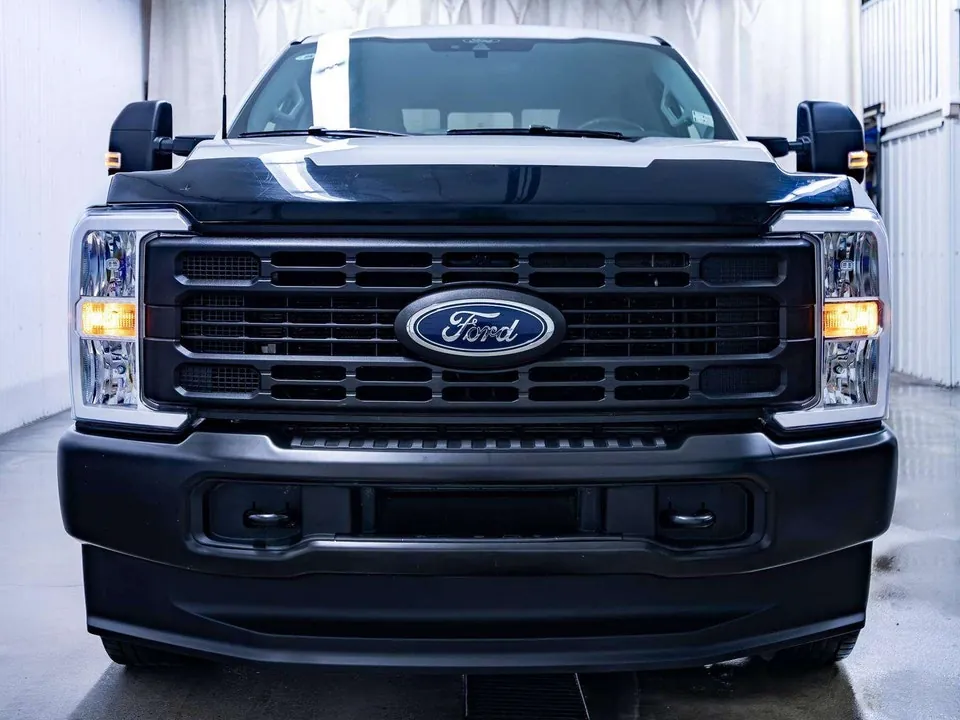 Ford F250 2025 photo 3