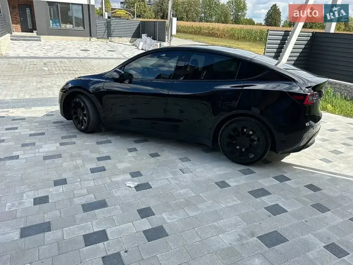 Tesla Model Y 2021 photo 2