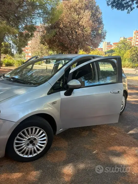 Fiat Grande Punto 2007 photo 2
