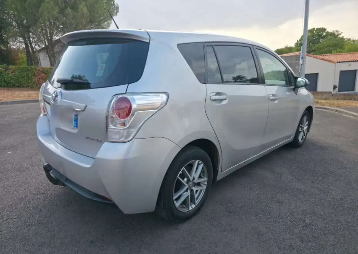 Toyota Verso 2013 photo 2