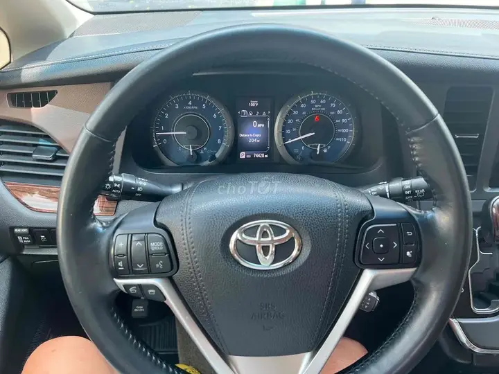 Toyota Sienna 2017 photo 2