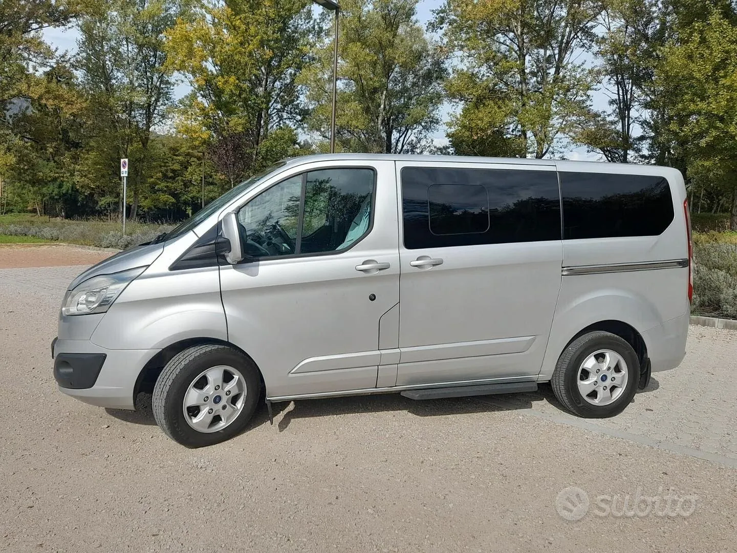 Ford Tourneo Custom 2017 photo 2