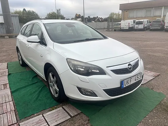 Opel Astra 2012 photo 2
