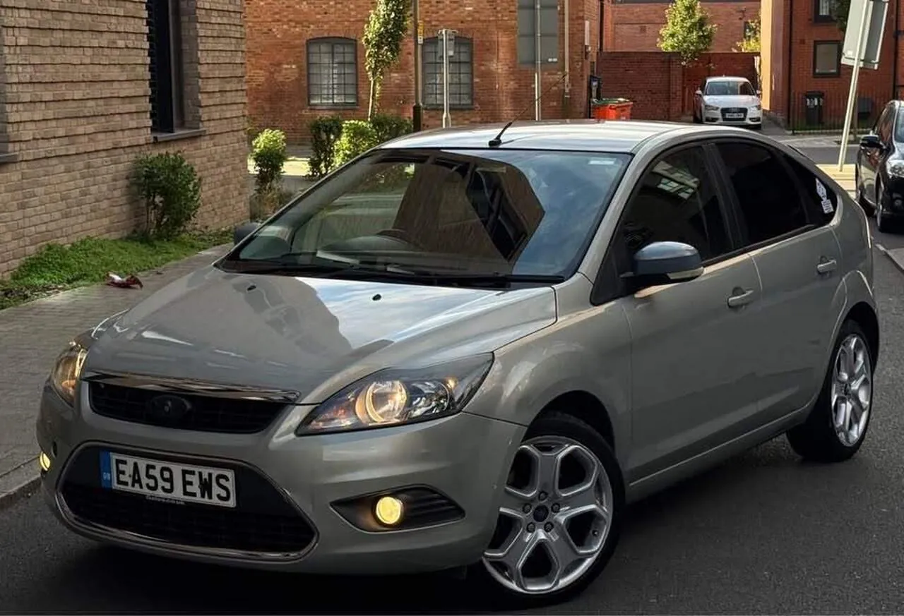 Ford Focus 2009 photo 2