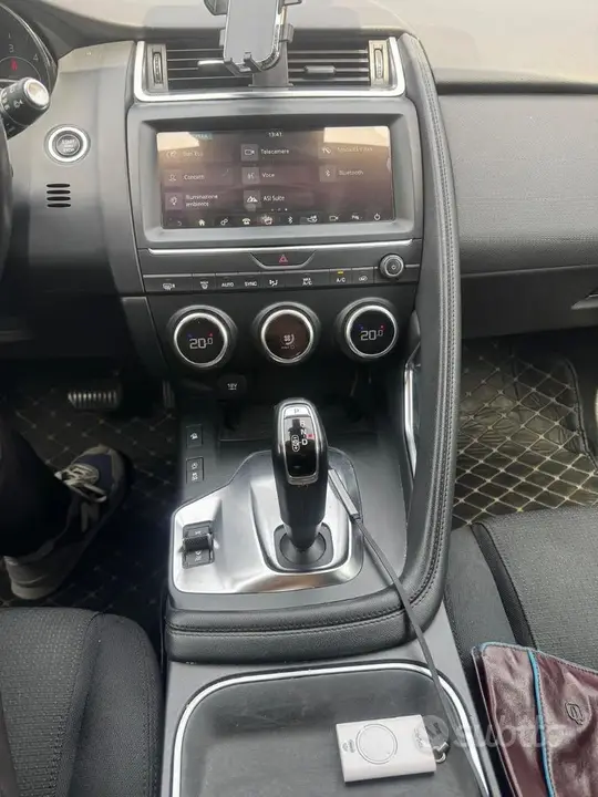 Jaguar E-Pace 2018 photo 5