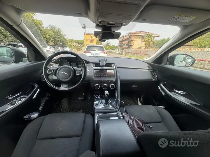 Jaguar E-Pace 2018 photo 4