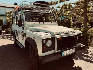 Land Rover Defender 2010 photo 2