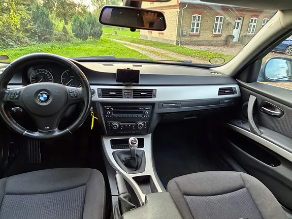 BMW 318D 2010 photo 4