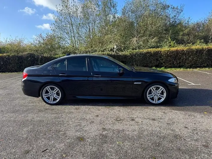 BMW 5 Series 2011 photo 2