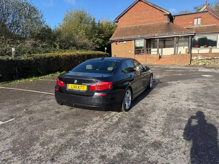 BMW 5 Series 2011 photo 3