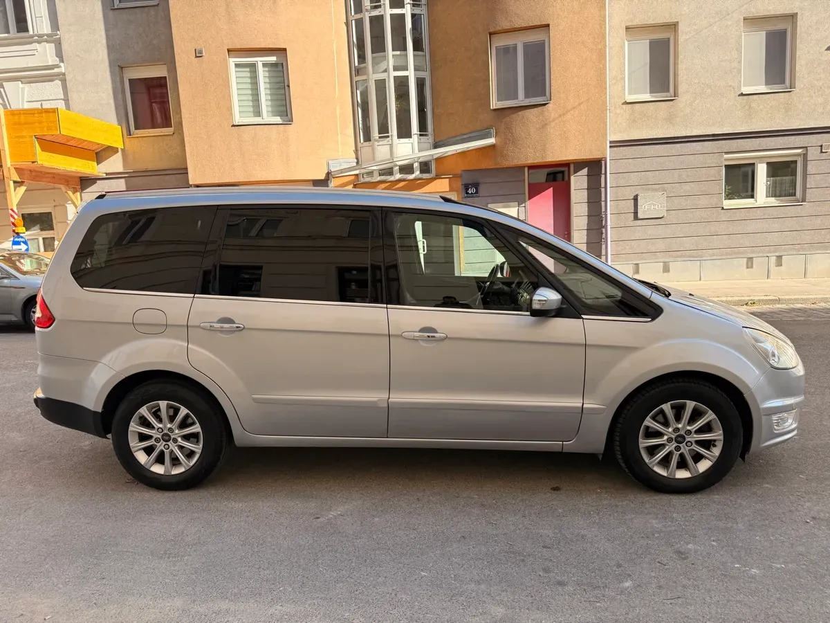Ford Galaxy 2011 photo 3