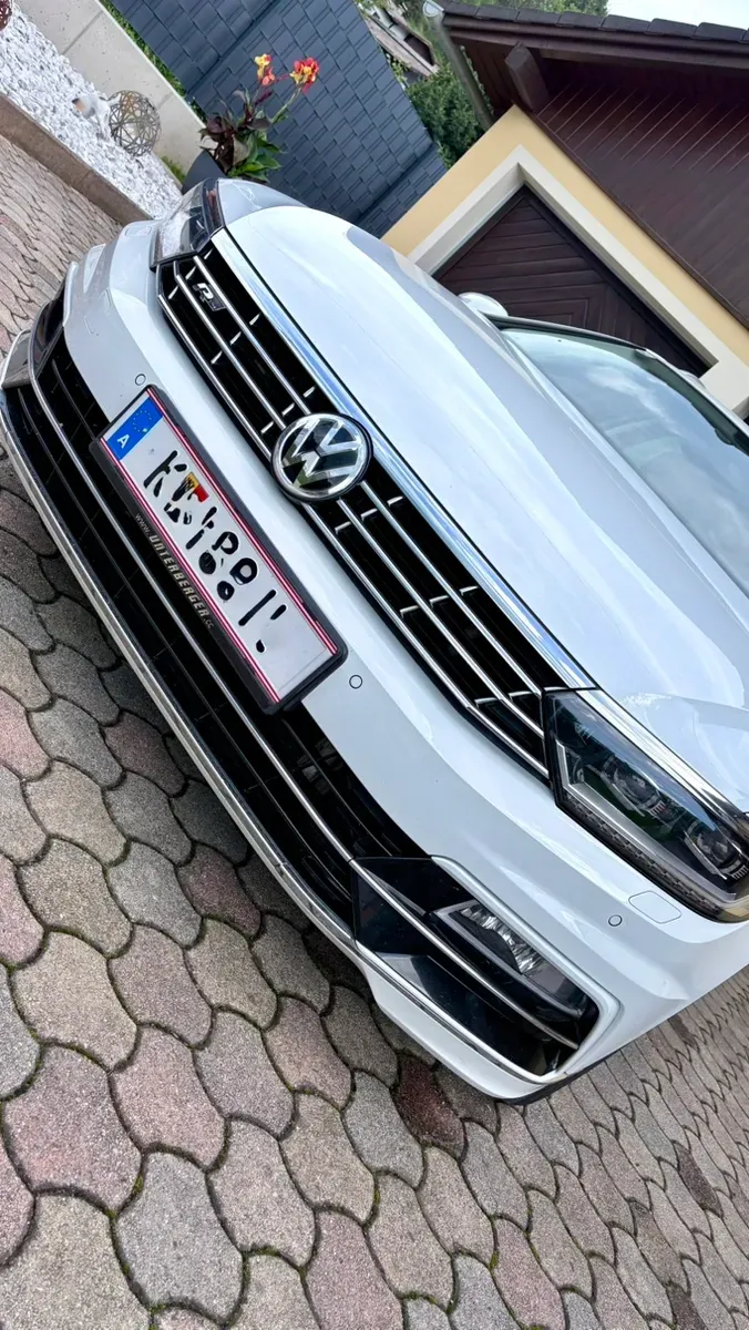 Volkswagen Passat 2019 photo 2