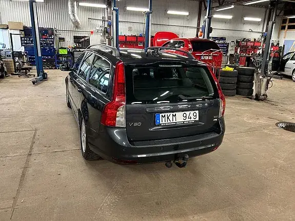 Volvo V50 2010 photo 2