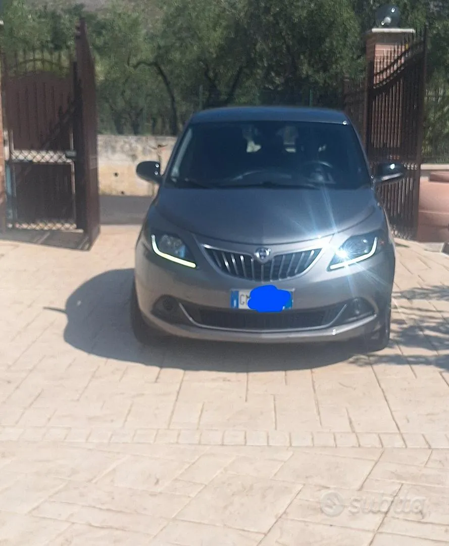Lancia Ypsilon