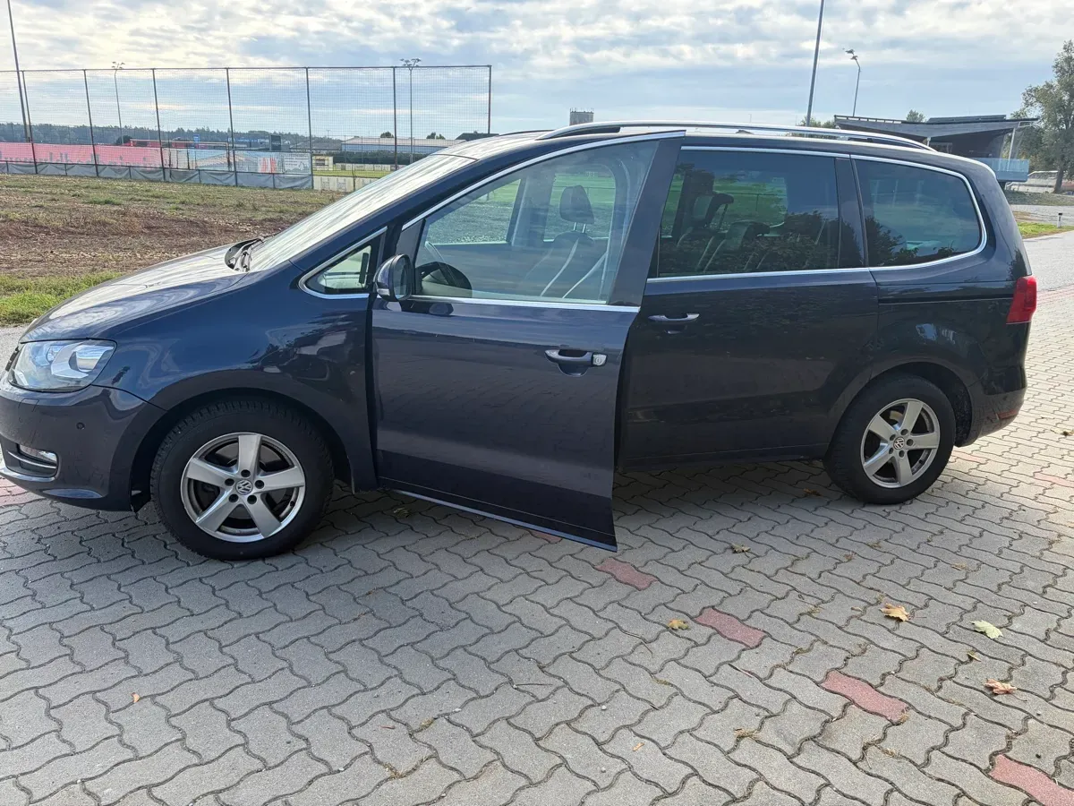 Volkswagen Sharan 2011 photo 2