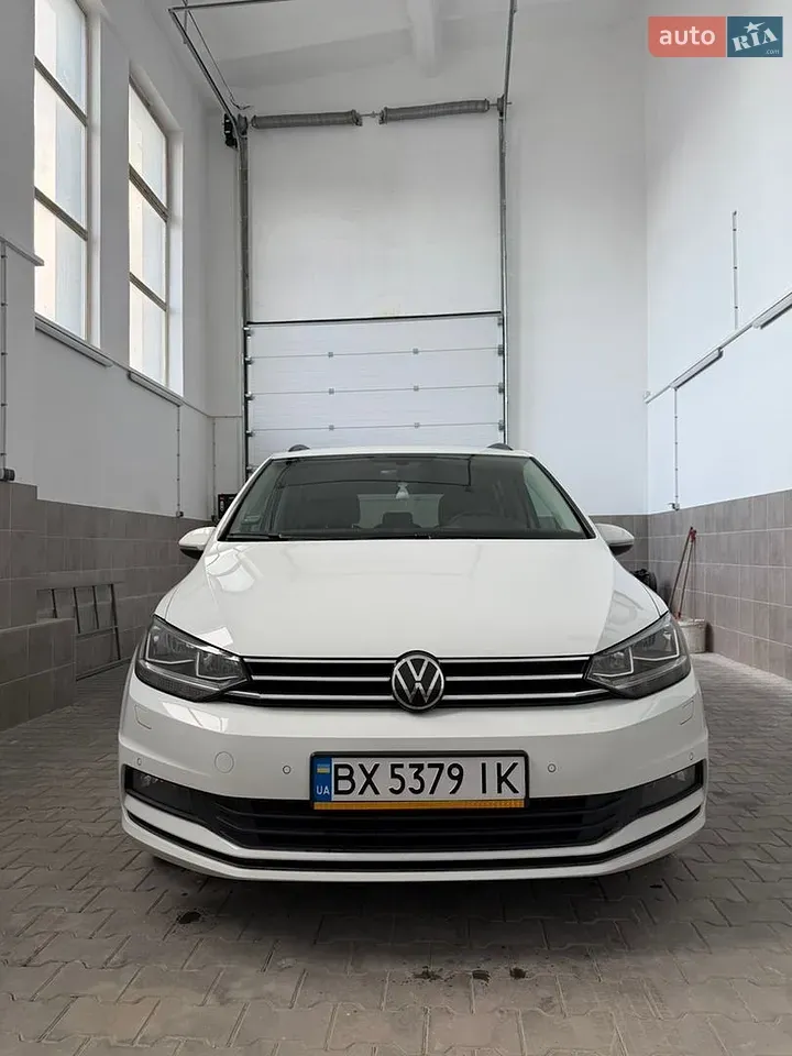 Volkswagen Touran 2021 photo 2