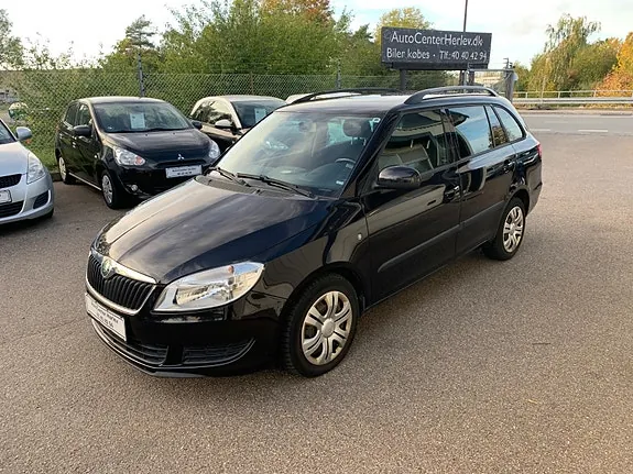 Skoda Fabia 2011 photo 2