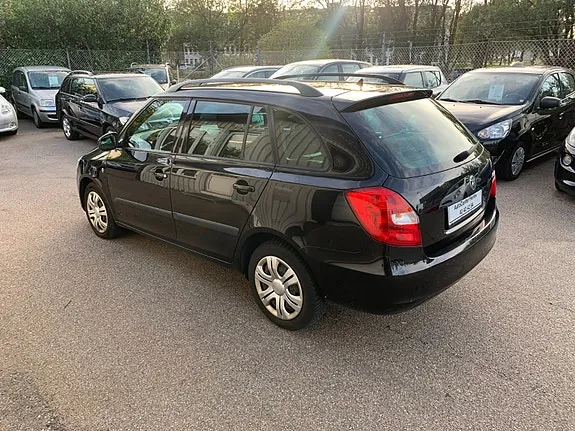 Skoda Fabia 2011 photo 3