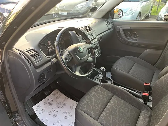 Skoda Fabia 2011 photo 4