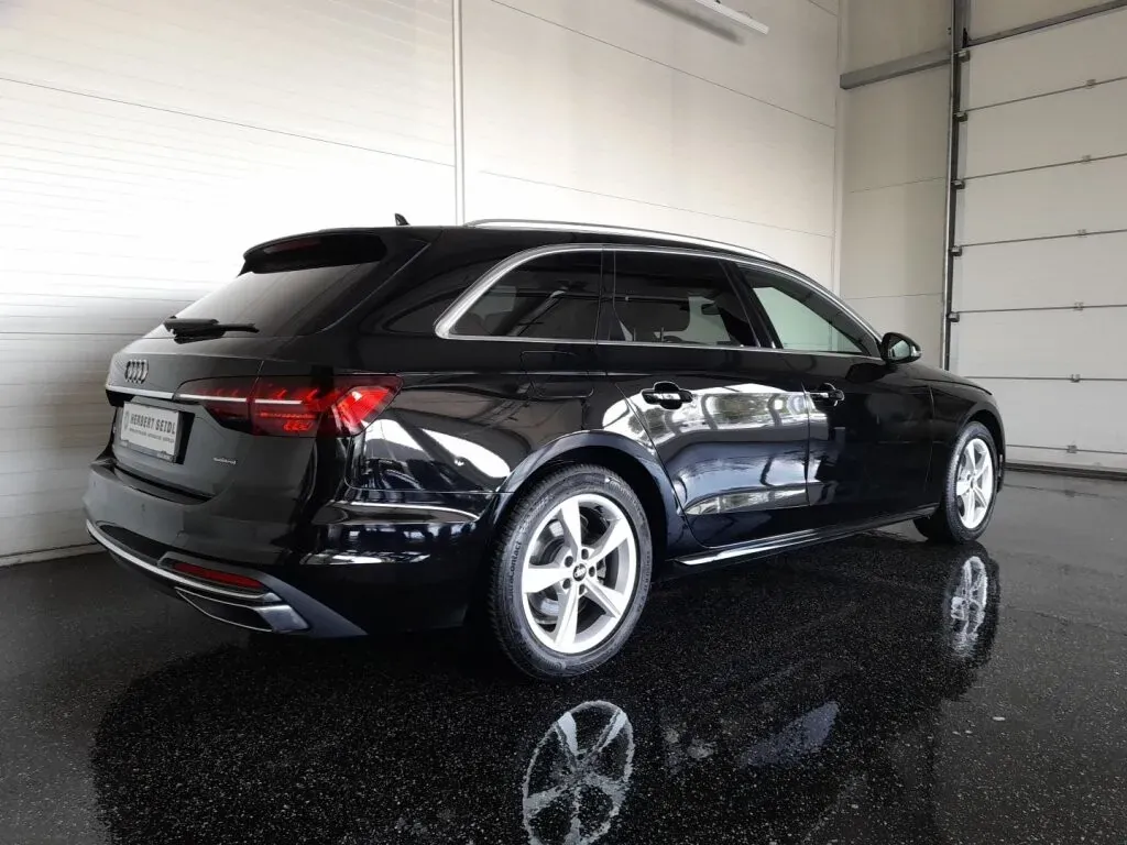 Audi A4 2022 photo 2