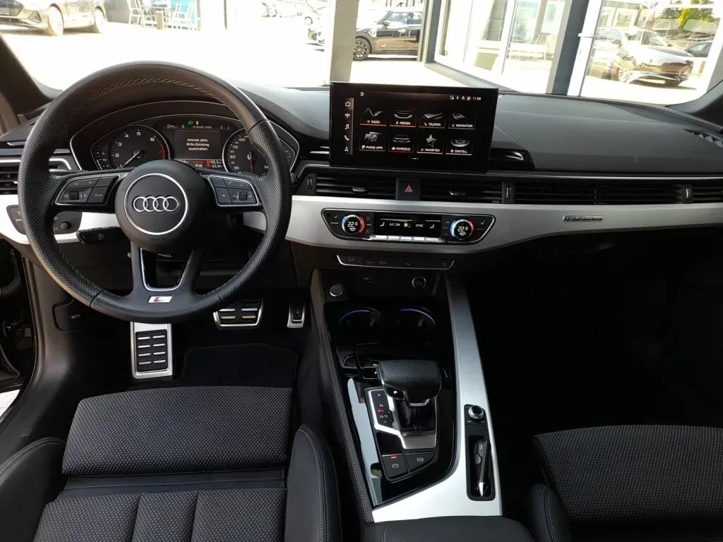 Audi A4 2022 photo 3