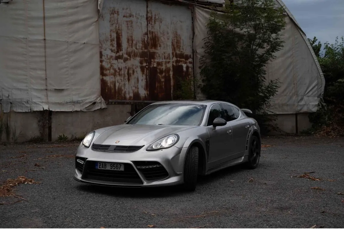 Porsche Panamera 2010 photo 2