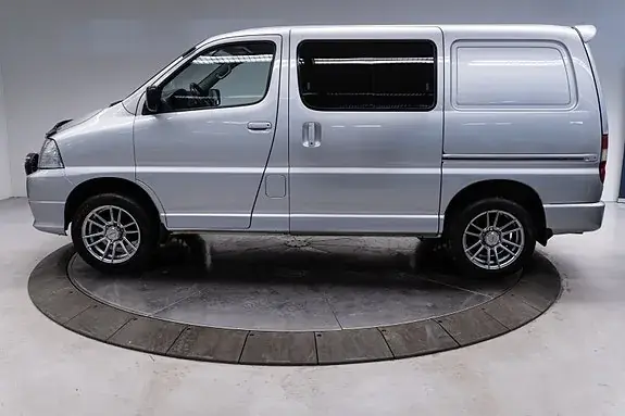 Toyota Hiace 2008 photo 2